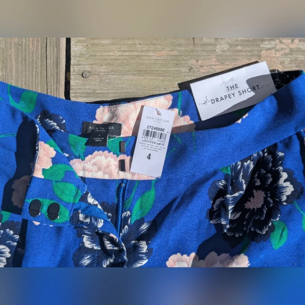 Ann Taylor Blue Floral Drapey High Waist Women Shorts - Picture 2 of 5